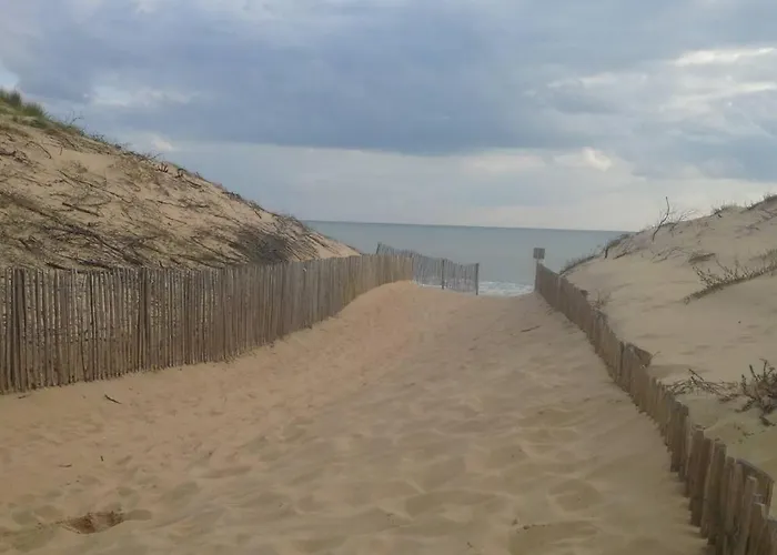 Casa de Férias Maison 2 à 4 Personnes à 900 Mètres De La *